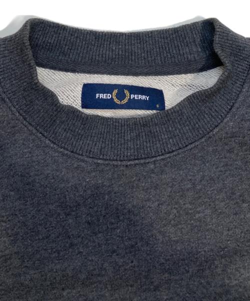 FRED PERRY（フレッドペリー）FRED PERRY (フレッドペリー) クルーネックスウェット グレー サイズ:Sの古着・服飾アイテム