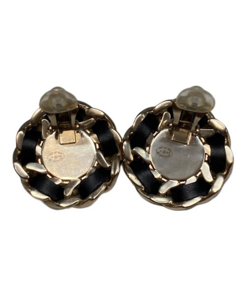 CHANEL（シャネル）CHANEL (シャネル) フェイクパールココマークイヤリング ブラック×ゴールドの古着・服飾アイテム