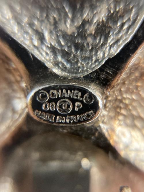CHANEL（シャネル）CHANEL (シャネル) フラワーモチーフココマークイヤリング ブラックの古着・服飾アイテム