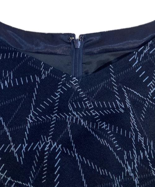 COUP DE CHANCE（クードシャンス）COUP DE CHANCE (クードシャンス) 幾何学プリントナローワンピース ネイビー サイズ:M(38) 未使用品の古着・服飾アイテム