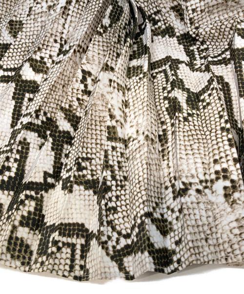 HYKE（ハイク）HYKE (ハイク) パイソンプリーツスカート ベージュ サイズ:Mの古着・服飾アイテム