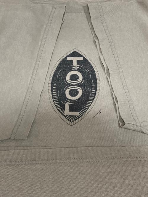 TOOL（トゥール）TOOL (トゥール) ヴィンテージバンドTシャツ グレーベージュ サイズ:XLの古着・服飾アイテム