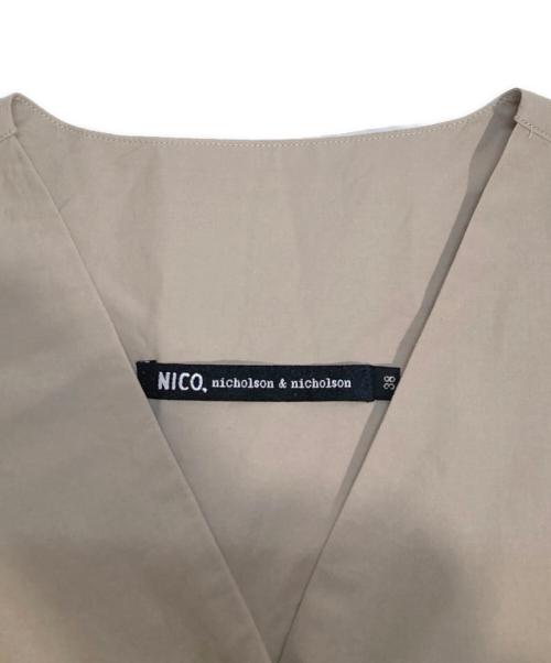 nicholson and nicholson（ニコルソンアンドニコルソン）nicholson and nicholson (ニコルソンアンドニコルソン) Vネックシャツ ベージュ サイズ:Mの古着・服飾アイテム