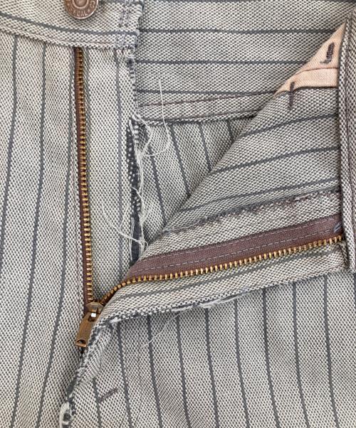 LEVI'S（リーバイス）LEVI'S (リーバイス) STA-PREST ストライプパンツ グレー サイズ:93.5cm(W37)の古着・服飾アイテム