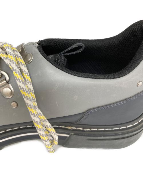 Onitsuka Tiger（オニツカタイガー）Onitsuka Tiger (オニツカタイガー) ANDREA POMPILIO (アンドレアポンピリオ) MNR MOCCASIN AP グレー サイズ:28の古着・服飾アイテム