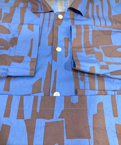PHEENY（フィーニー）PHEENY (フィーニー) PRINT TYPEWRITER PAJAMAS SHIRT ブルー×ブラウン サイズ:Freeの古着・服飾アイテム