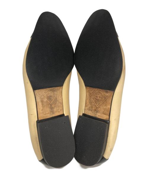 CHANEL（シャネル）CHANEL (シャネル) カメリアフラットシューズ ベージュ×ブラック サイズ:38の古着・服飾アイテム