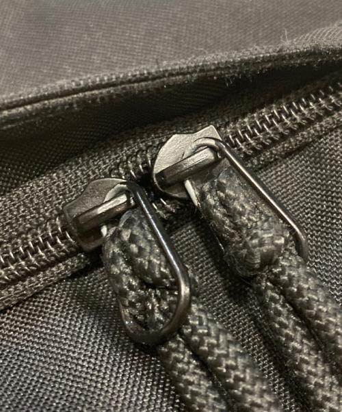 LACOSTE（ラコステ）LACOSTE (ラコステ) ネオクロコロゴ刺繍リュック ブラックの古着・服飾アイテム