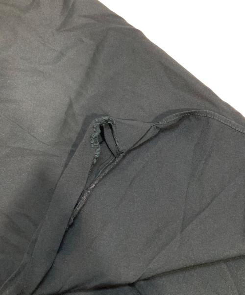 VAN HEUSEN（ヴァンヒューセン/バンヒューゼン）VAN HEUSEN (ヴァンヒューセン/バンヒューゼン) SUPER SILK シャツ ブラック サイズ:L相当の古着・服飾アイテム