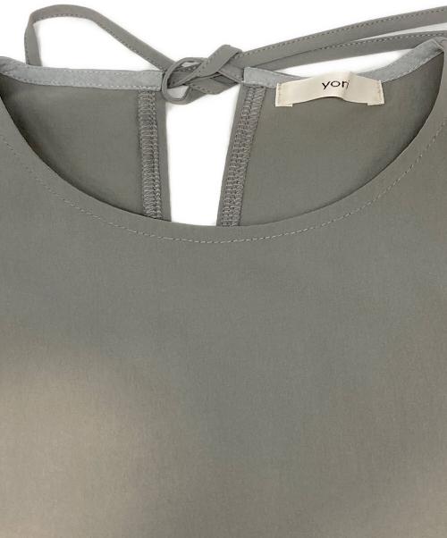 YORI（ヨリ）YORI (ヨリ) 撥水ティアードブラウス グレー サイズ:Freeの古着・服飾アイテム