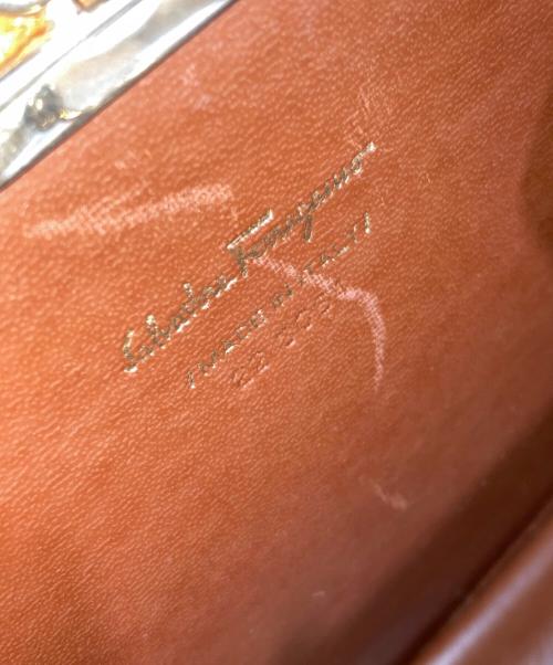 Salvatore Ferragamo（サルヴァトーレ フェラガモ）Salvatore Ferragamo (サルヴァトーレ フェラガモ) ヴァラリボン チェーンショルダーバッグ ブラウンの古着・服飾アイテム