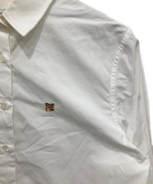 maison kitsune（メゾンキツネ）MAISON KITSUNE (メゾンキツネ) FOX HEAD EMBROIDERY CLASSIC SHIRT ホワイト サイズ:36の古着・服飾アイテム