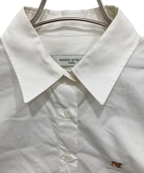 maison kitsune（メゾンキツネ）MAISON KITSUNE (メゾンキツネ) FOX HEAD EMBROIDERY CLASSIC SHIRT ホワイト サイズ:36の古着・服飾アイテム