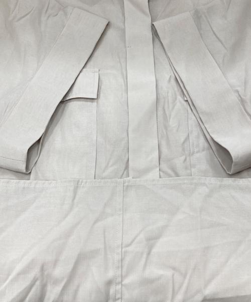 23区（ニジュウサンク）23区 (ニジュウサンク) ライトシアーマットクロス ミリタリーディティール シャツ ベージュ サイズ:Mの古着・服飾アイテム