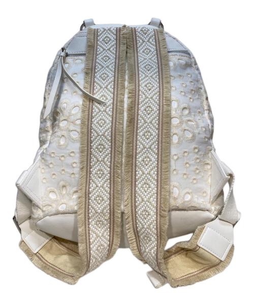 Desigual（デシグアル）Desigual (デシグアル) マルチポジション イギリス刺繍 ミドルバックパック ホワイトの古着・服飾アイテム