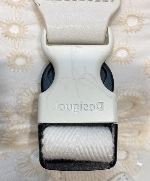 Desigual（デシグアル）Desigual (デシグアル) マルチポジション イギリス刺繍 ミドルバックパック ホワイトの古着・服飾アイテム