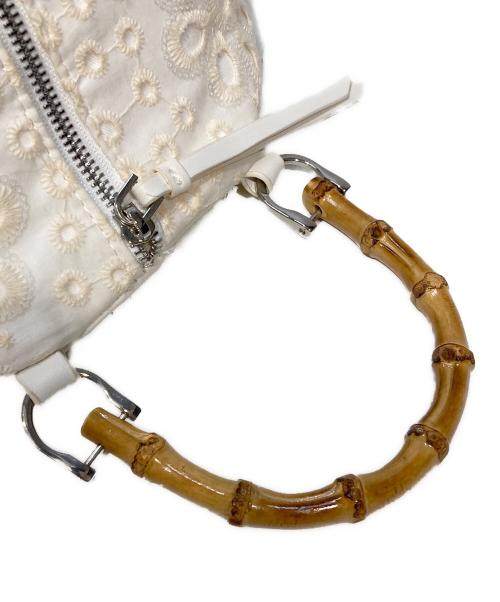 Desigual（デシグアル）Desigual (デシグアル) マルチポジション イギリス刺繍 ミドルバックパック ホワイトの古着・服飾アイテム