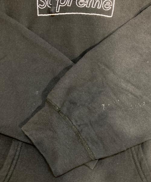 SUPREME（シュプリーム）SUPREME (シュプリーム) KAWS Chalk Logo Hooded Sweatshirt ブラック サイズ:Lの古着・服飾アイテム