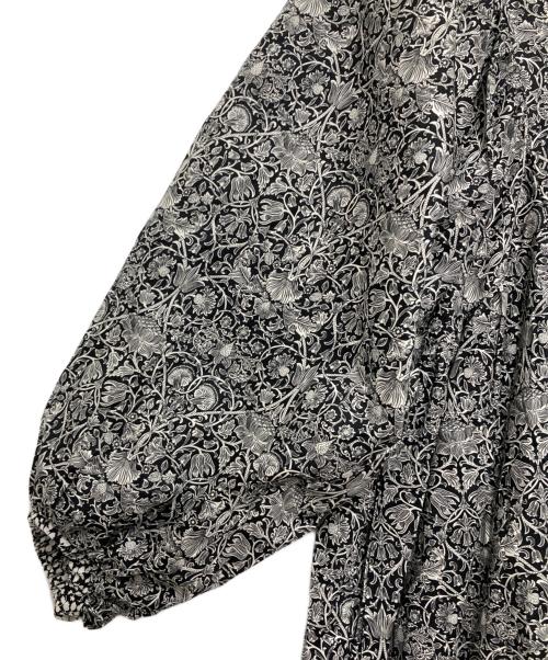 Hug O'War（ハグオーワー）Hug O'War (ハグオーワー) リバティ柄ンピース ブラック×ホワイト サイズ:Fの古着・服飾アイテム