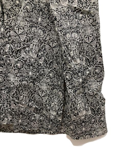 Hug O'War（ハグオーワー）Hug O'War (ハグオーワー) リバティ柄ンピース ブラック×ホワイト サイズ:Fの古着・服飾アイテム