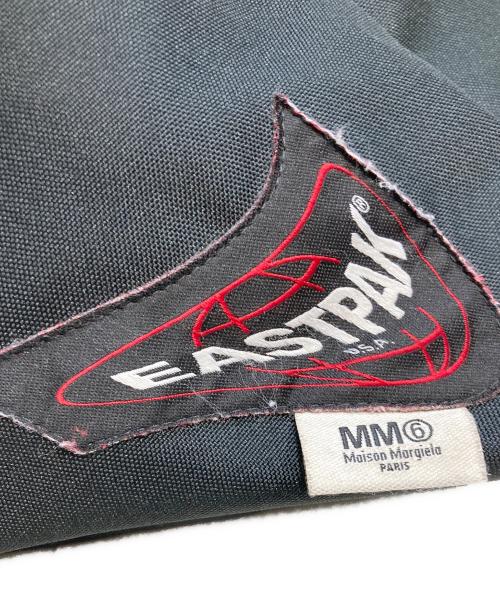 MM6 Maison Margiela（エムエムシックスメゾンマルジェラ）MM6 Maison Margiela (エムエムシックスメゾンマルジェラ) EASTPAK (イーストパック) アシンメトリーバックパック ブラックの古着・服飾アイテム