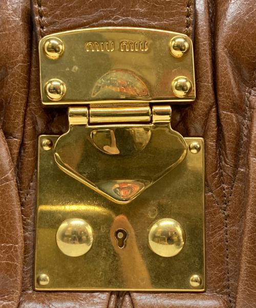 MIU MIU（ミュウミュウ）MIU MIU (ミュウミュウ) ハンドバッグ ブラウンの古着・服飾アイテム