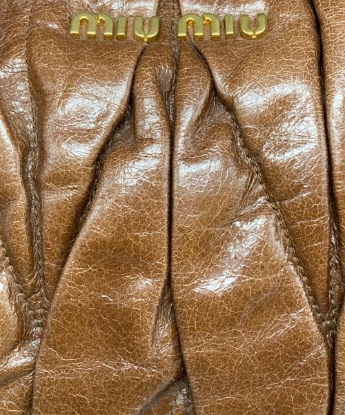 MIU MIU（ミュウミュウ）MIU MIU (ミュウミュウ) ハンドバッグ ブラウンの古着・服飾アイテム