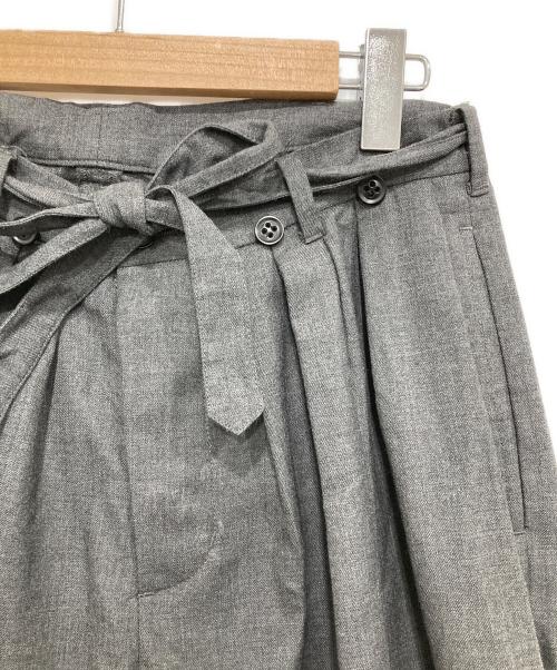 eofm（イオフム）eofm (イオフム) ベルテッドパンツ グレー サイズ:Lの古着・服飾アイテム