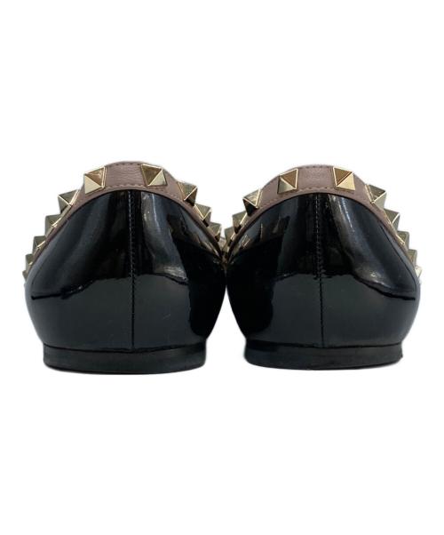 VALENTINO GARAVANI（ヴァレンティノ・ガラヴァーニ）VALENTINO GARAVANI (ヴァレンティノ・ガラヴァーニ) ロックスタッズエナメルパンプス ブラック サイズ:24.5cmの古着・服飾アイテム