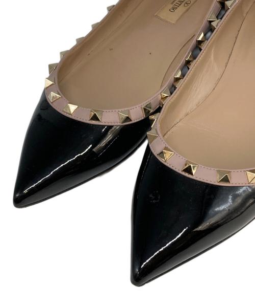 VALENTINO GARAVANI（ヴァレンティノ・ガラヴァーニ）VALENTINO GARAVANI (ヴァレンティノ・ガラヴァーニ) ロックスタッズエナメルパンプス ブラック サイズ:24.5cmの古着・服飾アイテム