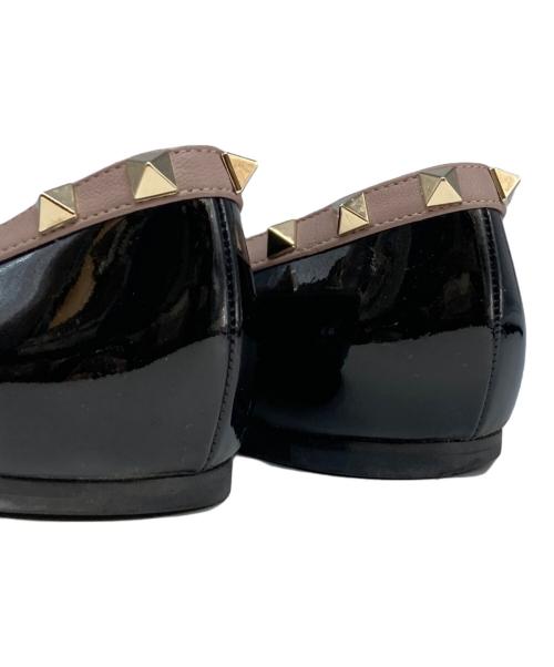 VALENTINO GARAVANI（ヴァレンティノ・ガラヴァーニ）VALENTINO GARAVANI (ヴァレンティノ・ガラヴァーニ) ロックスタッズエナメルパンプス ブラック サイズ:24.5cmの古着・服飾アイテム