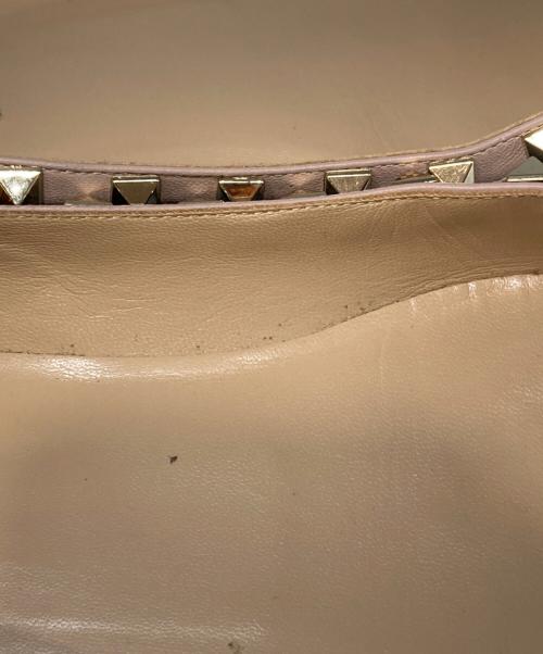 VALENTINO GARAVANI（ヴァレンティノ・ガラヴァーニ）VALENTINO GARAVANI (ヴァレンティノ・ガラヴァーニ) ロックスタッズエナメルパンプス ブラック サイズ:24.5cmの古着・服飾アイテム