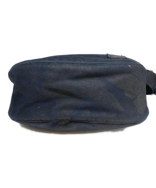 PORTER（ポーター）PORTER (ポーター) ハーフムーンショルダーバッグ ブラックの古着・服飾アイテム