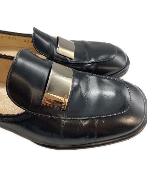 GUCCI（グッチ）GUCCI (グッチ) シルバープレートローファー ブラック サイズ:351/2の古着・服飾アイテム