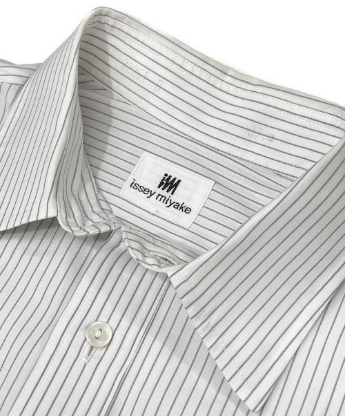 ISSEY MIYAKE（イッセイミヤケ）ISSEY MIYAKE (イッセイミヤケ) 半袖シャツ ホワイト サイズ:不明の古着・服飾アイテム