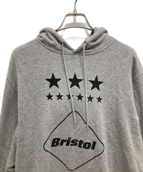 F.C.R.B.（エフシーレアルブリストル）F.C.R.B. (エフシーレアルブリストル) EMBLEM PULLOVER HOODY グレー サイズ:Mの古着・服飾アイテム