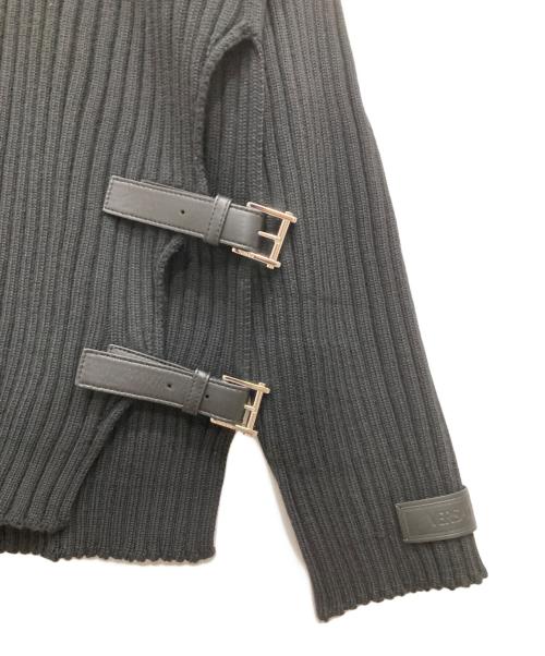 VERSACE（ヴェルサーチェ）VERSACE (ヴェルサーチェ) Buckle Knit Sweater ブラック サイズ:52(185/96B)の古着・服飾アイテム
