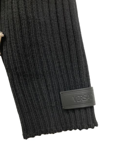 VERSACE（ヴェルサーチェ）VERSACE (ヴェルサーチェ) Buckle Knit Sweater ブラック サイズ:52(185/96B)の古着・服飾アイテム