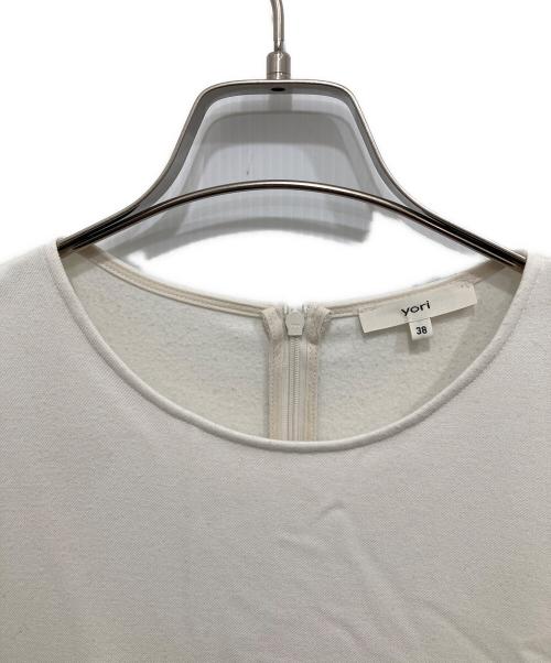 YORI（ヨリ）yori (ヨリ) ソフト裏起毛フリルブラウス ホワイト サイズ:38の古着・服飾アイテム