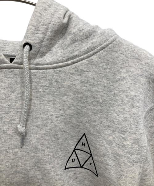 HUF（ハフ）HUF (ハフ) トリプルトライアングルプルオーバーフーディー グレー サイズ:Mの古着・服飾アイテム