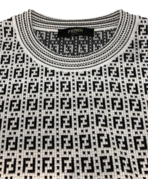 FENDI（フェンディ）FENDI (フェンディ) ズッカ柄半袖ニット ホワイト×ブラック サイズ:XLの古着・服飾アイテム