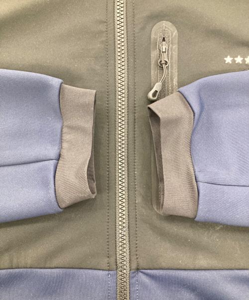 F.C.R.B.（エフシーレアルブリストル）F.C.R.B. (エフシーレアルブリストル) DK HYBRID HOODED JACKET ネイビー×ブラック サイズ:Lの古着・服飾アイテム