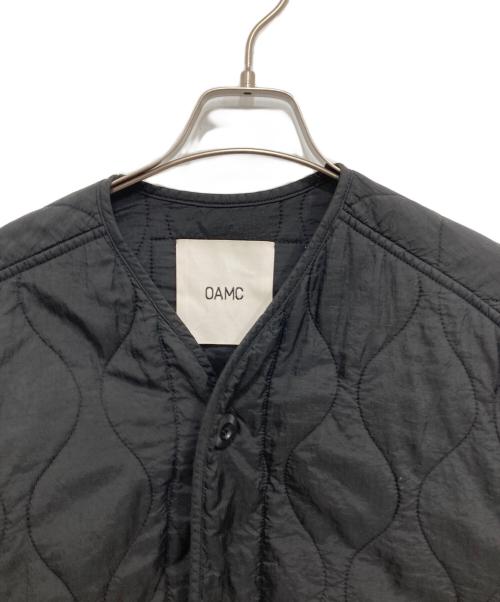 OAMC（オーエーエムシー）OAMC (オーエーエムシー) Combat Liner Quilting Jacket ブラック サイズ:Sの古着・服飾アイテム