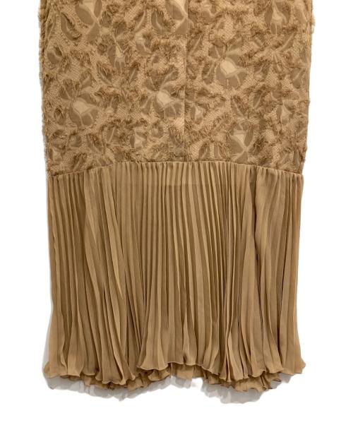 PRIVEVE（プリヴェヴェ）PRIVEVE (プリヴェヴェ) 3Dジャガードワンピース ベージュ サイズ:Fの古着・服飾アイテム