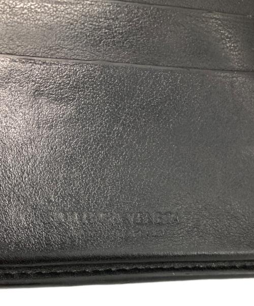 BOTTEGA VENETA（ボッテガベネタ）BOTTEGA VENETA (ボッテガベネタ) マキシイントレチャート 2つ折り財布 ブラックの古着・服飾アイテム