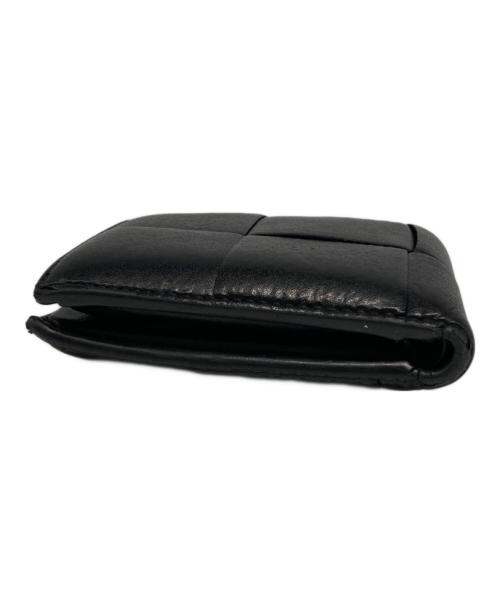 BOTTEGA VENETA（ボッテガベネタ）BOTTEGA VENETA (ボッテガベネタ) マキシイントレチャート 2つ折り財布 ブラックの古着・服飾アイテム