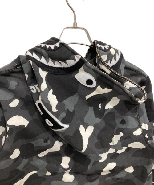 A BATHING APE（ア ベイシング エイプ）A BATHING APE (ア ベイシング エイプ) CITY CAMO SHARK FULL ZIP HOODIE グレー サイズ:XLの古着・服飾アイテム