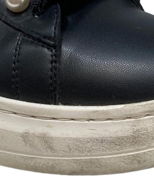 +DIANA（プラスダイアナ）+DIANA (プラスダイアナ) パールボタン付きスニーカー ブラック×ホワイト サイズ:24.5cmの古着・服飾アイテム