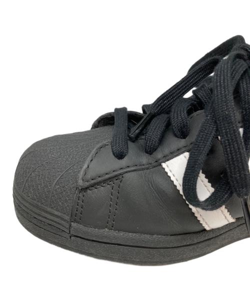 adidas（アディダス）adidas (アディダス) ローカットスニーカー ブラック サイズ:25.5の古着・服飾アイテム