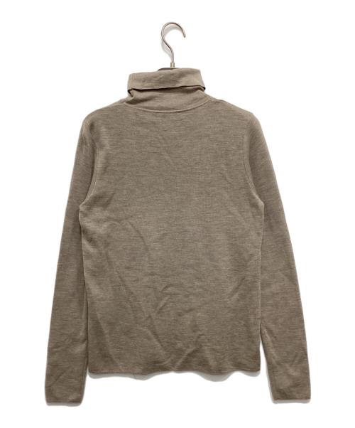 maison kitsune（メゾンキツネ）MAISON KITSUNE (メゾンキツネ) FOX HEAD PATCH FITTED TURTLENECK ベージュ サイズ:Sの古着・服飾アイテム